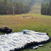 Dzikowiec - Grzędy Paragliding Fly, Awaryjne lądowanie pod wyciągiem ... uff, drzewa już dawno nie były tak blisko.