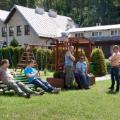 Egzamin na ŚK w Szkole Latania Alti, Pełny luz, pewniaki grzeją się w słońcu.